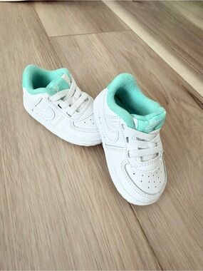 Nike infant White Sneakers with Mint Green Lining